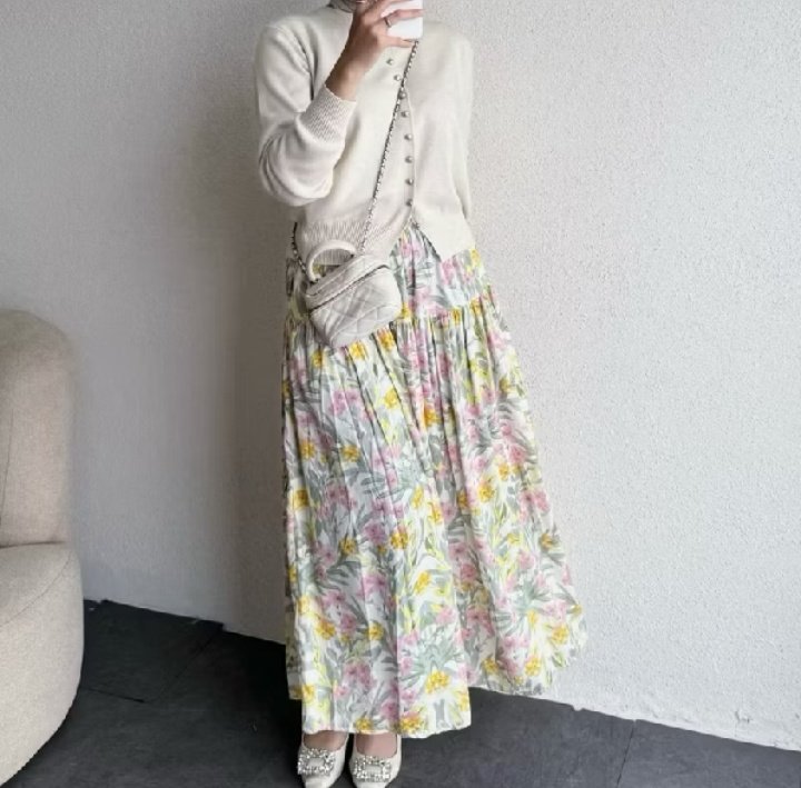 auriga0701's tweet photo. kalo pake floral skirt jadi keliatan lebih feminim 🎀🥹🙌 https://t.co/yLrs95HqHF