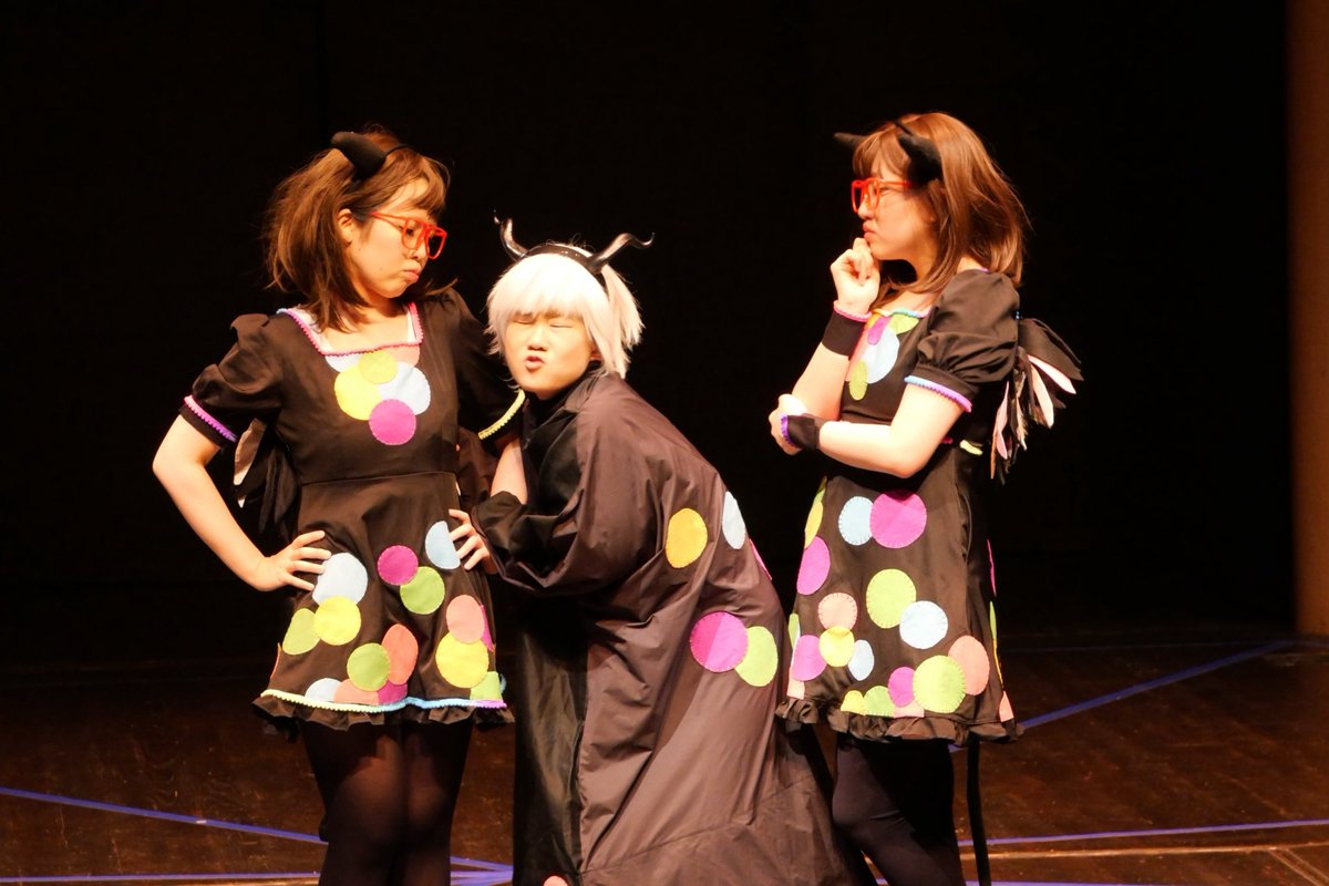 kimitojacuzzi's tweet photo. 【本番終わって一日目】
舞台写真だけだとどんな芝居だったのかまったく説明できないデモリリシリーズ https://t.co/qzelzvOluE