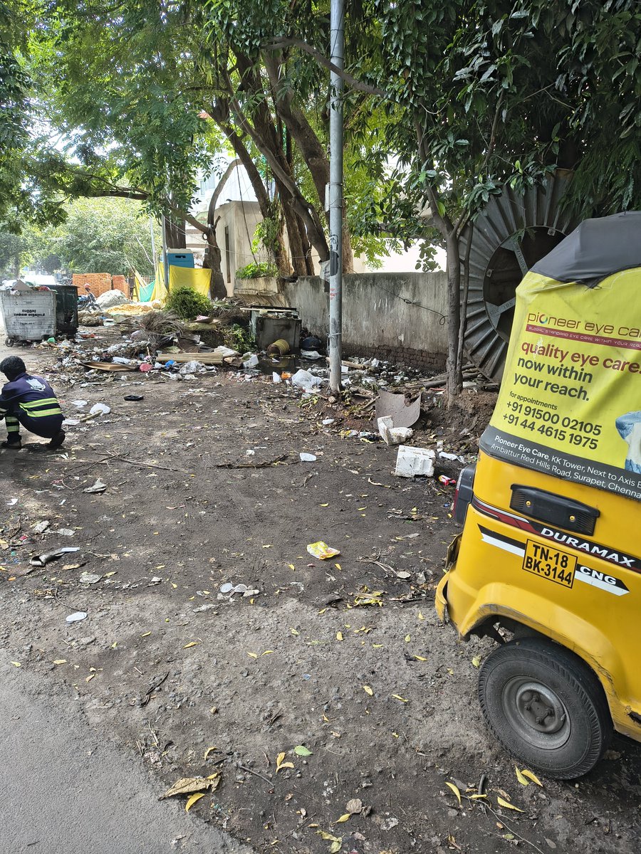karanram's tweet photo. This is at the intersection of halls road and Taylor's road, kilpauk - 600010. @chennaicorp people use this as a toilet and there is no footpath. Even the garbage is collected and placed on the footpath everyday. The place always smells horrible. Please do something https://t.co/jaji9RZnTj