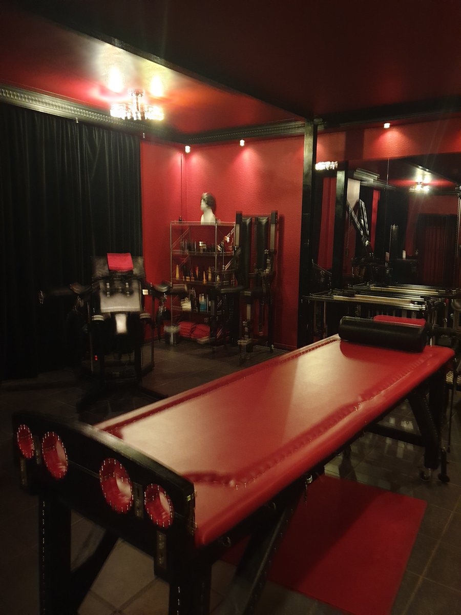 KinkyRevol14530's tweet photo. Erlebt unsere ansprechenden Playrooms! #bdsm #kinky #fetisch #rentaroom #duesseldorf #coupletime #bizarr https://t.co/id9GRkrIPa