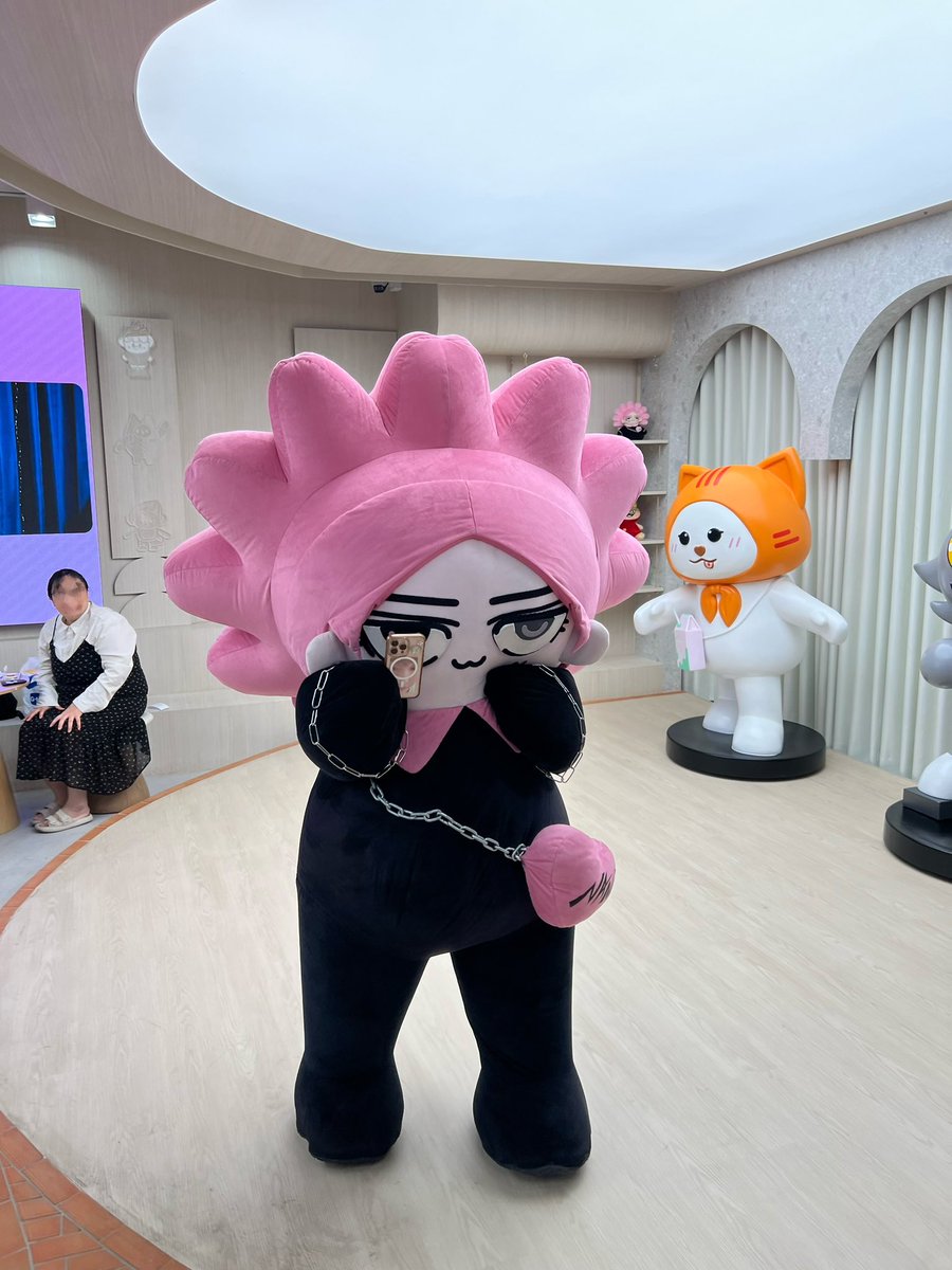jasjnie's tweet photo. ถ่ายจั้นดีนัก โดนจั้นถ่ายบ้างพวกอ้วม 😾💢

#GEMMHOUSE
#NEONA https://t.co/nlZwjB7WLE