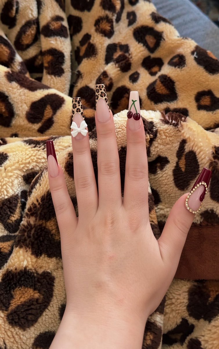 goddesscharlyx's tweet photo. Nails deiner Herrin sind wieder fresh und du Zahlschwein wirst für den nächsten Luxus den ich möchte zahlen ‼️💰#findom #paypiggys #tribute #goddess #loser https://t.co/JOXk4fnRoo