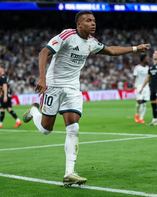 theMadridZone's tweet photo. 🚨 Only two players in Europe have gotten a 10/10 rating on @WhoScored this season so far:

• Bruno Fernandes vs Ipswich.
• Kylian Mbappé vs Sociedad. 

🔥 https://t.co/7gWIZnhyNt