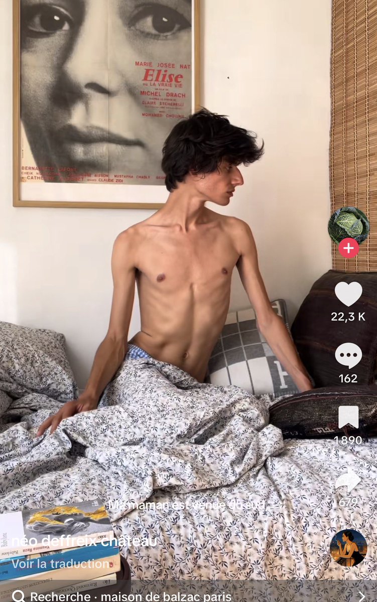 blue4light's tweet photo. C’est moi ou le mec il fait des bodychecks sur presque toutes ses vidéos wsh? #edtwt https://t.co/3ybJRHedyp