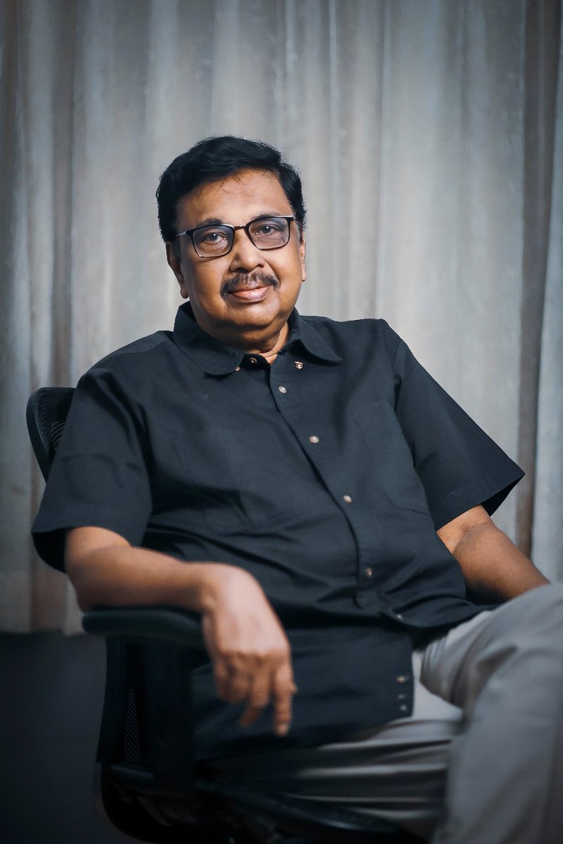 U2Brutus_off's tweet photo. தீண்டப்படாத மக்களுக்கு காந்தியார் சூட்டிய பெயர் "ஹரிஜன்"; அதாவது கடவுளின் குழந்தைகள் என்றார். 
இந்த அவமதிப்பு சொல்லை அம்பேத்கர், பெரியார் உள்ளிட்ட அனைத்து முற்போக்கு சிந்தனையாளர்களும் கடுமையாக எதிர்த்தார்கள்.  அந்தச் சொல் இன்றைக்கு வெறுப்புக்குரிய சொல்லாகவே மாற்றப்பட்டுவிட்டது. 
இன்று சட்டமன்றத்தில் தூய்மைப் பணியாளர் பிரச்சனை எழுந்தபோது, அதற்கு பதில் அளித்த அமைச்சர் ராஜ்மோகன் தூய்மைப் பணியாளர்களுக்கு "தேவதைகள் "என்று பெயர் சூட்டுகிறார்.
தேவர்கள் பட்டமோ, தேவதைகள் பட்டமோ இந்த மக்களுக்கு வேண்டாம்; முதலில் மனிதர்களாக அவர்களை நடத்துங்கள். 
அவர்களுக்கு வழங்கப்படுகிற ஊதியம் குறைந்தது ஒரு நாளுக்கு 2000 ரூபாயாவது இருக்க வேண்டும்.
அனைத்து ஜாதியினரும் பங்கேற்கும் அரசு வேலையாக அது மாற்றப்பட வேண்டும். 
பணி நிரந்தரம், ஊதிய உயர்வு போன்ற அடிப்படை கோரிக்கைகள் பற்றி அமைச்சர் ராஜ்மோகன் வாய் திறக்கவே இல்லை. 
முதலமைச்சரை நேரில் சந்திக்க வேண்டும் என்ற கோரிக்கையை ஏற்பதில் இவர்களுக்கு என்ன தடை இருக்கிறது?
தொழிலதிபர்களும் முதலீட்டாளர்களும் கோட்டு சூட்டு பிரபலங்களும் மட்டும்தான் முதலமைச்சரை சந்திக்க முடியுமா? அதற்கான உரிமை அவர்களுக்கு மட்டும்தான் இருக்கிறதா?
எத்தனை கார்கள் இருந்தாலும் அரசு காரில் செல்வது தான் கெத்து என்று சட்டமன்ற உறுப்பினர்களுக்கு கெத்து காட்டத் துடிக்கும் ஆட்சியாளர்கள்  _ அதற்காக பல கோடி ரூபாய் செலவு செய்யத் தயாராக இருக்கும் ஆட்சியாளர்கள் _ இந்தத் தூய்மைப் பணியாளர்களுக்கு நியாயமான ஊதியம் வழங்க முடியாதா?
பார்ப்பனியமும் மனுதர்மமும் தான் சமூகத்தை இப்போதும் இயக்கிக் கொண்டிருக்கிறது.

-விடுதலை ராசேந்திரன்