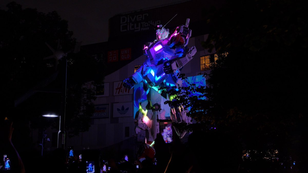 fujiyoshi1230's tweet photo. お台場ユニコーンガンダム、最終日の見納めです。
周囲もすごい人…、ホントの最後ですからね。 https://t.co/z8MouoT6AB