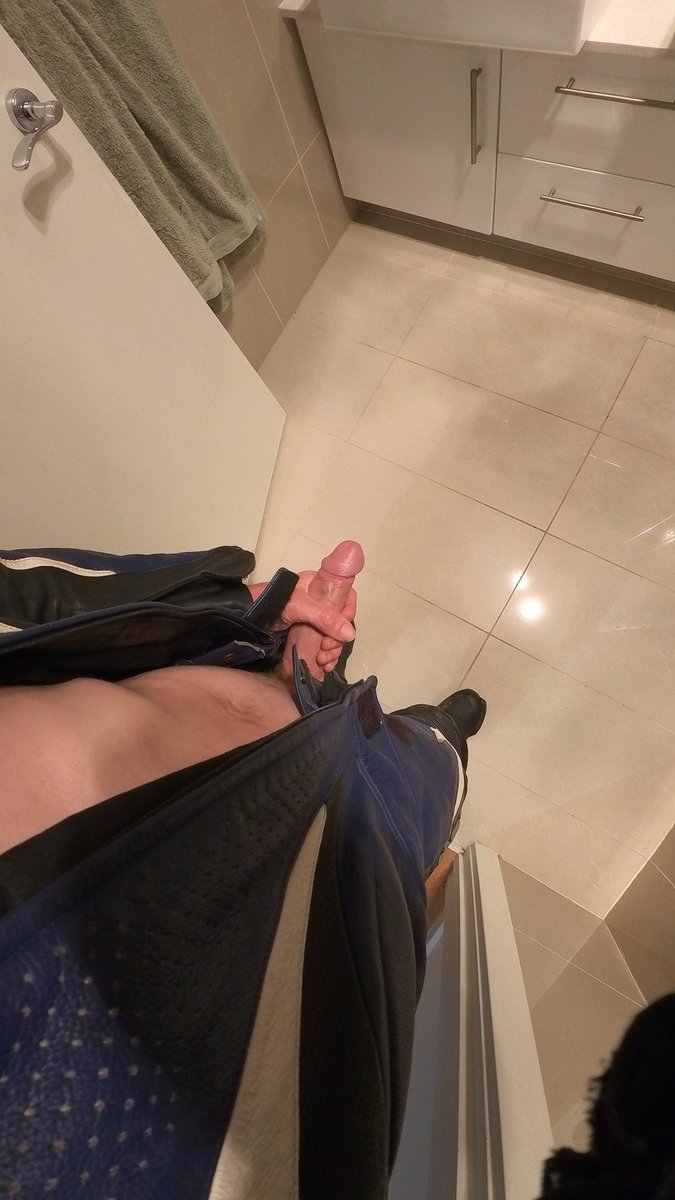 D0ubleDamage's tweet photo. Nothing like the feel of leather 🖤
See more: https://t.co/8RW0HmW1q5

#Leather #MotorcycleLeathers #Biker #LeatherGear #GayTwitter https://t.co/bhJpdAmskb