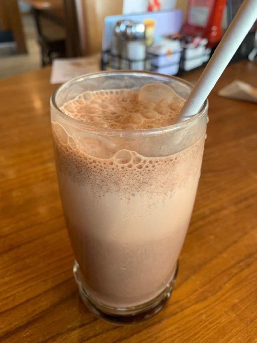 Shitpostfks's tweet photo. ☀️: Buenos Días, mis sueños bonitos. Espero que tengan un buen inicio de semana y vuelvan de sus vacaciones con la mejor actitud. Hagan fila para su vasito de Chocomilk y su conchita. ❤️ https://t.co/VG2fCMNuAr