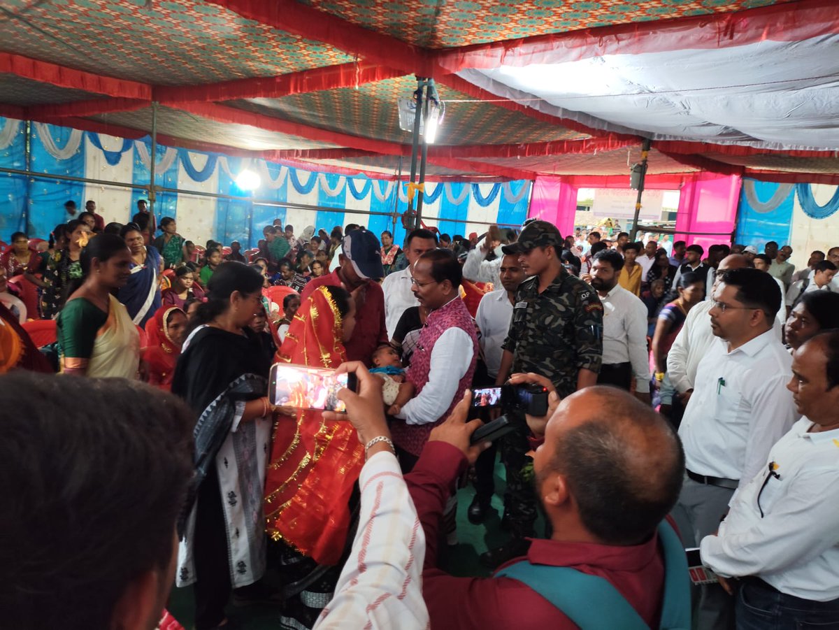 bdoboden's tweet photo. @DM_Nuapada @NAdministration @PRDeptOdisha @GoNuapada The District Administration make  Extended Grievance at Patalganga of Bhainsadani GP of Boden Block today in presence of esteemed Collector,Nuapada, CDO,ZP,Nuapada, Sub-Collector,Nuapada alongwith all DLOs of Nuapada. https://t.co/3Jx5hHN9iZ