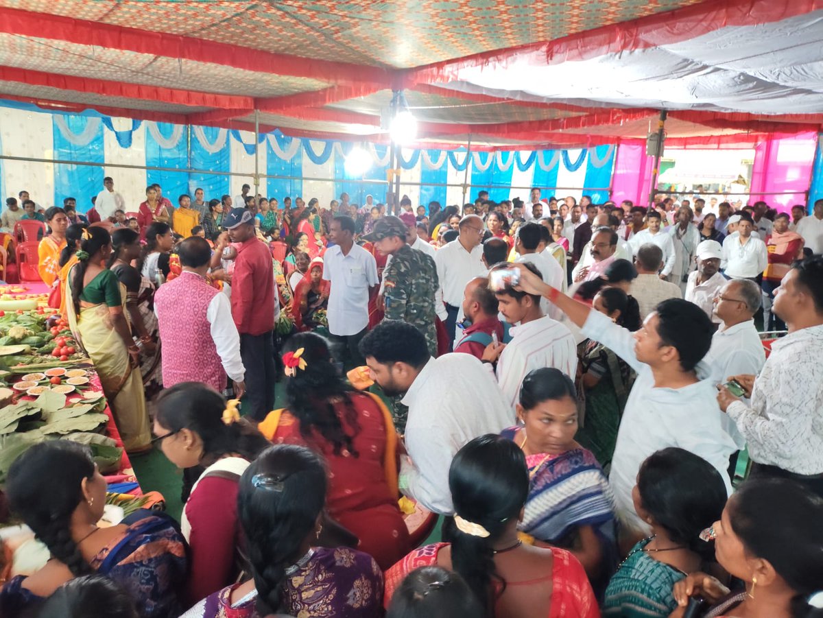 bdoboden's tweet photo. @DM_Nuapada @NAdministration @PRDeptOdisha @GoNuapada The District Administration make  Extended Grievance at Patalganga of Bhainsadani GP of Boden Block today in presence of esteemed Collector,Nuapada, CDO,ZP,Nuapada, Sub-Collector,Nuapada alongwith all DLOs of Nuapada. https://t.co/3Jx5hHN9iZ