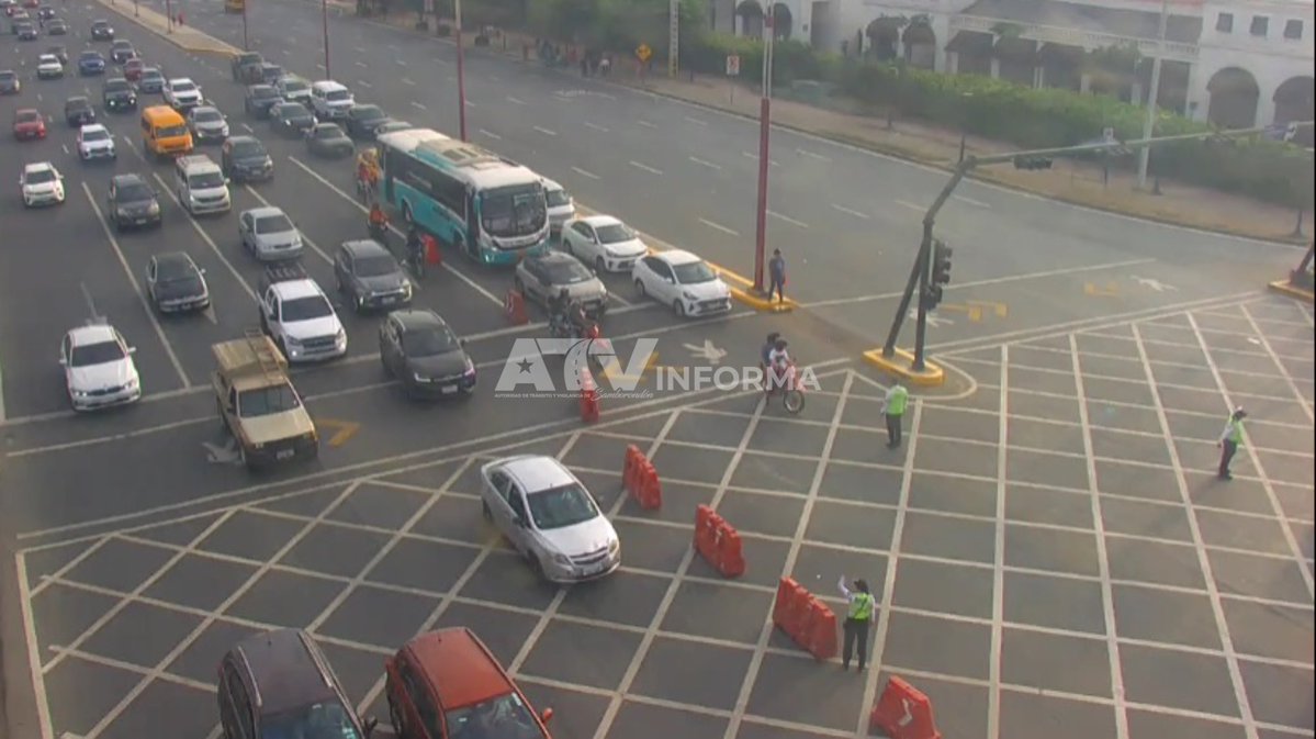 ATVInforma's tweet photo. #ATVInforma | Desde el sistema de videovigilancia del #CMVS se observa el flujo vehicular en diferentes puntos de la Av. Samborondón.
⚠️Conduzca con cuidado y respete las señales de tránsito. https://t.co/L2qf92crmq
