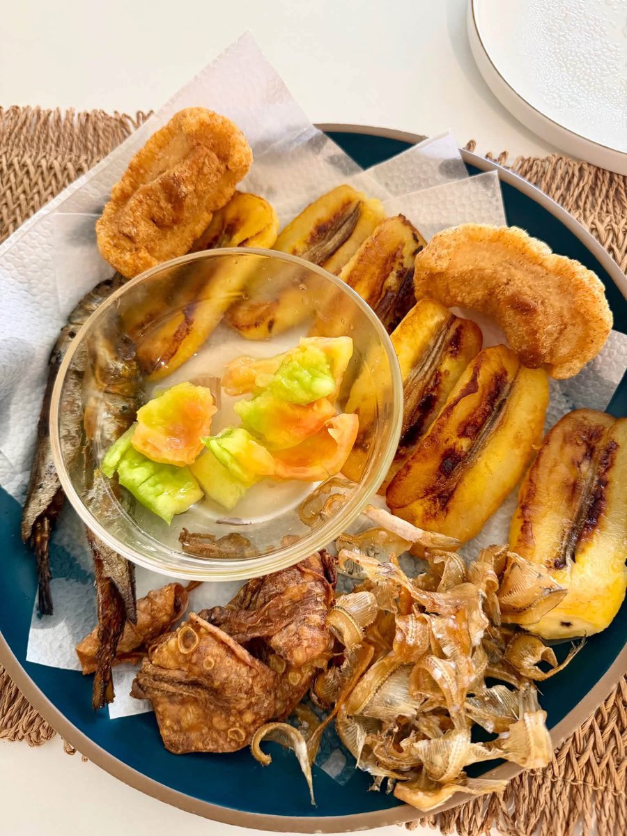 bini_writes's tweet photo. PINOY FOOD CRAVINGS SATISFIED 😋

LOOK: Tita Ivy cooked the following as requested by @bini_stacey for her first meal back home after being away for a month during the #BINI_SIGNALS_WORLDRTOUR_2026. 

1. Bagoong
2. Lechon Kawali
3. Tinapa
4. Danggit
5. Pusit
6. Talong 
7. Dalagang Bukid
8. Galunggong
9. Chicharon
10. Saging
11. Kamatis
12. Sili

I WANT! 🥹😭♥️
📸 Ivy Grace Sevilleja FB 
#BINI