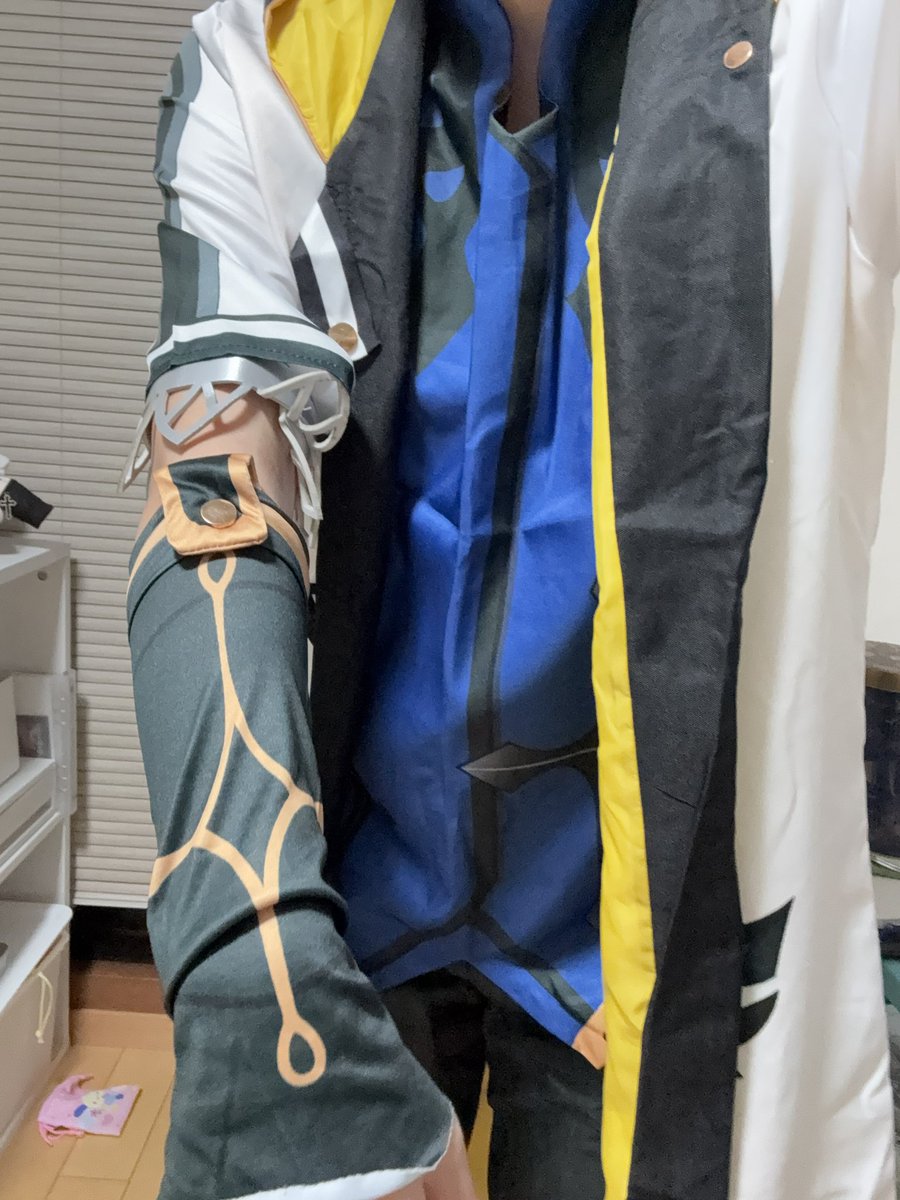 Oz00_3's tweet photo. アルベドの衣装頼んだやつ届いたんだけどなにこれゴミ❓❓❓❓❓
これで2万したんだけどエグい https://t.co/yhaDxVXteo