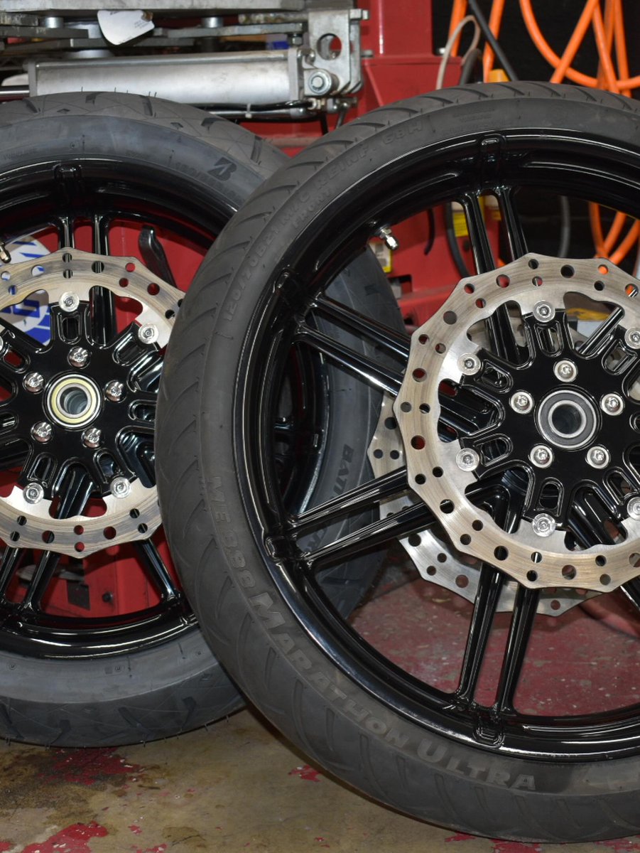 SantoBerdux's tweet photo. We replaced the stock enforcers with Arlen Ness 21x18 contrast wheels after blacking them out, plus new front fork legs, crash bar, and turn signals. We also fixed the rear wobble and completed a full service! https://t.co/5Urw8in7Us