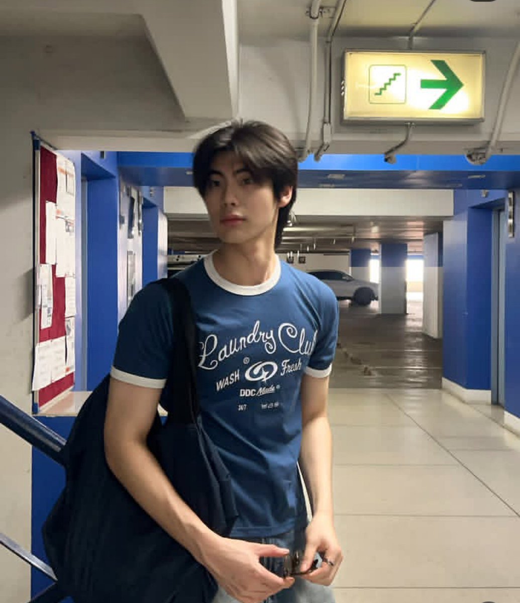 kzeqio's tweet photo. THEE IN BLUEE 😵‍💫💙 

#tthi_eks https://t.co/rVK9c9iBfg
