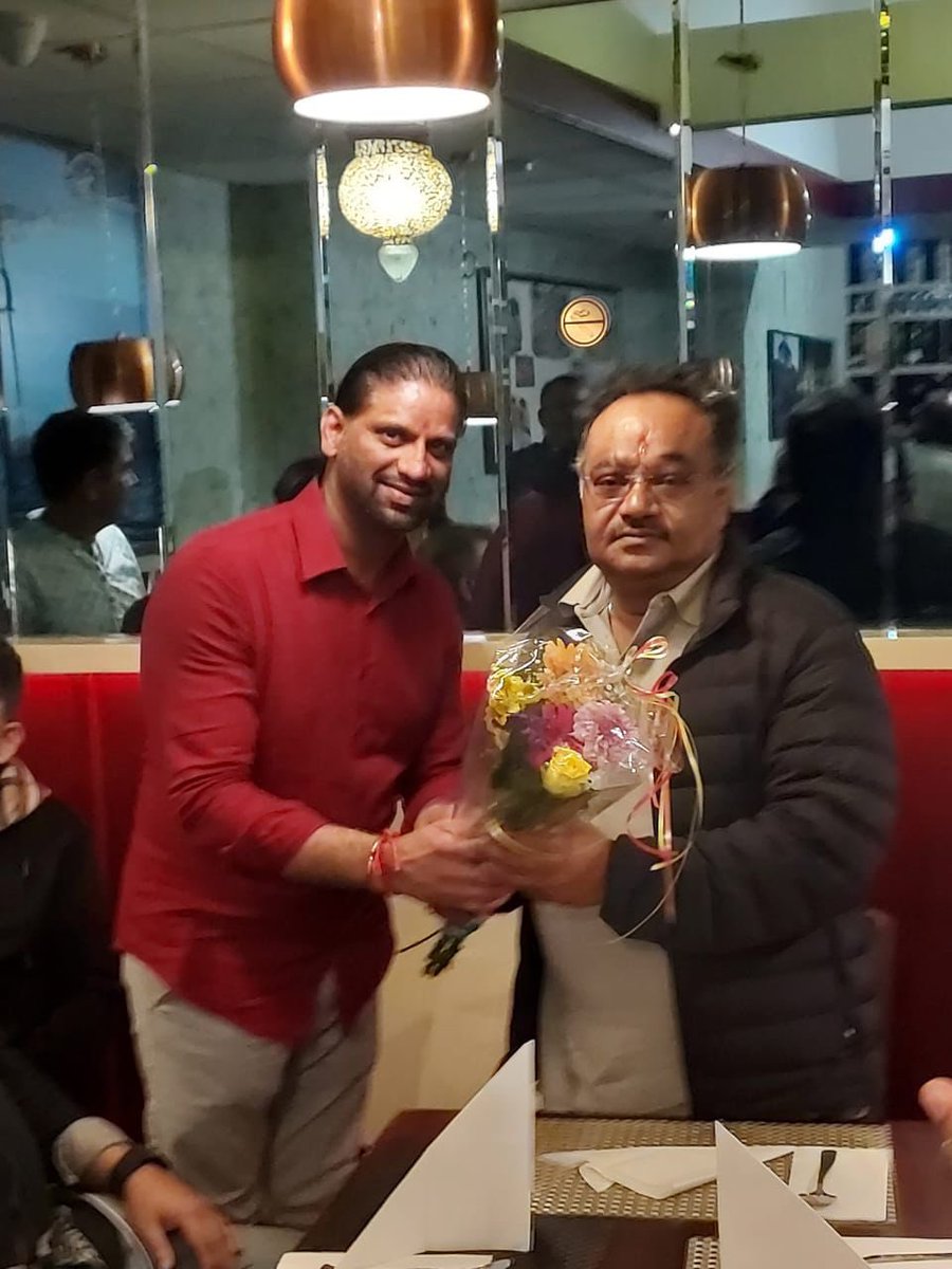 SamikBJP's tweet photo. নেদারল্যান্ডসে Overseas Friends of BJP-এর কর্মী-সমর্থক এবং প্রবাসী ভারতীয়দের সঙ্গে সাক্ষাৎ ও মতবিনিময়ের সুযোগ হল।

ভারত থেকে হাজার হাজার কিলোমিটার দূরে থেকেও ভারতীয়দের মধ্যে বিজেপির প্রতি যে গভীর আস্থা, ভালোবাসা ও আবেগ রয়েছে, তা এই সাক্ষাতে অত্যন্ত স্পষ্টভাবে অনুভব করলাম। দেশের মাটি থেকে দূরে থেকেও ভারতবর্ষ, ভারতীয় সংস্কৃতি, ঐতিহ্য এবং দেশের উন্নয়ন ও গৌরবের প্রতি তাঁদের অটুট টান সত্যিই অনুপ্রেরণাদায়ক।

Overseas Friends of BJP, Netherlands-এর কর্মীদের সঙ্গে দেশ ও সমসাময়িক বিভিন্ন বিষয় নিয়ে অত্যন্ত আন্তরিক ও প্রাণবন্ত আলোচনা হয়েছে। তাঁদের প্রশ্ন, মতামত ও ভাবনাগুলি মন দিয়ে শুনেছি। পারস্পরিক মতবিনিময়ের এই পর্ব শুধু মূল্যবানই নয়, প্রবাসী ভারতীয়দের সঙ্গে দেশের সম্পর্ককে আরও গভীর করার এক গুরুত্বপূর্ণ সুযোগ।

নেদারল্যান্ডসের বিজেপি পরিবারের উষ্ণ আতিথেয়তা, ভালোবাসা ও আন্তরিকতার জন্য জানাই আন্তরিক কৃতজ্ঞতা।

দেশের বাইরে থেকেও যাঁরা ভারতের স্বার্থ, ভারতীয় মূল্যবোধ এবং একটি শক্তিশালী, আত্মনির্ভর ও গৌরবময় ভারত নির্মাণের সংকল্পকে এগিয়ে নিয়ে চলেছেন—তাঁদের প্রত্যেককে জানাই আন্তরিক অভিনন্দন।