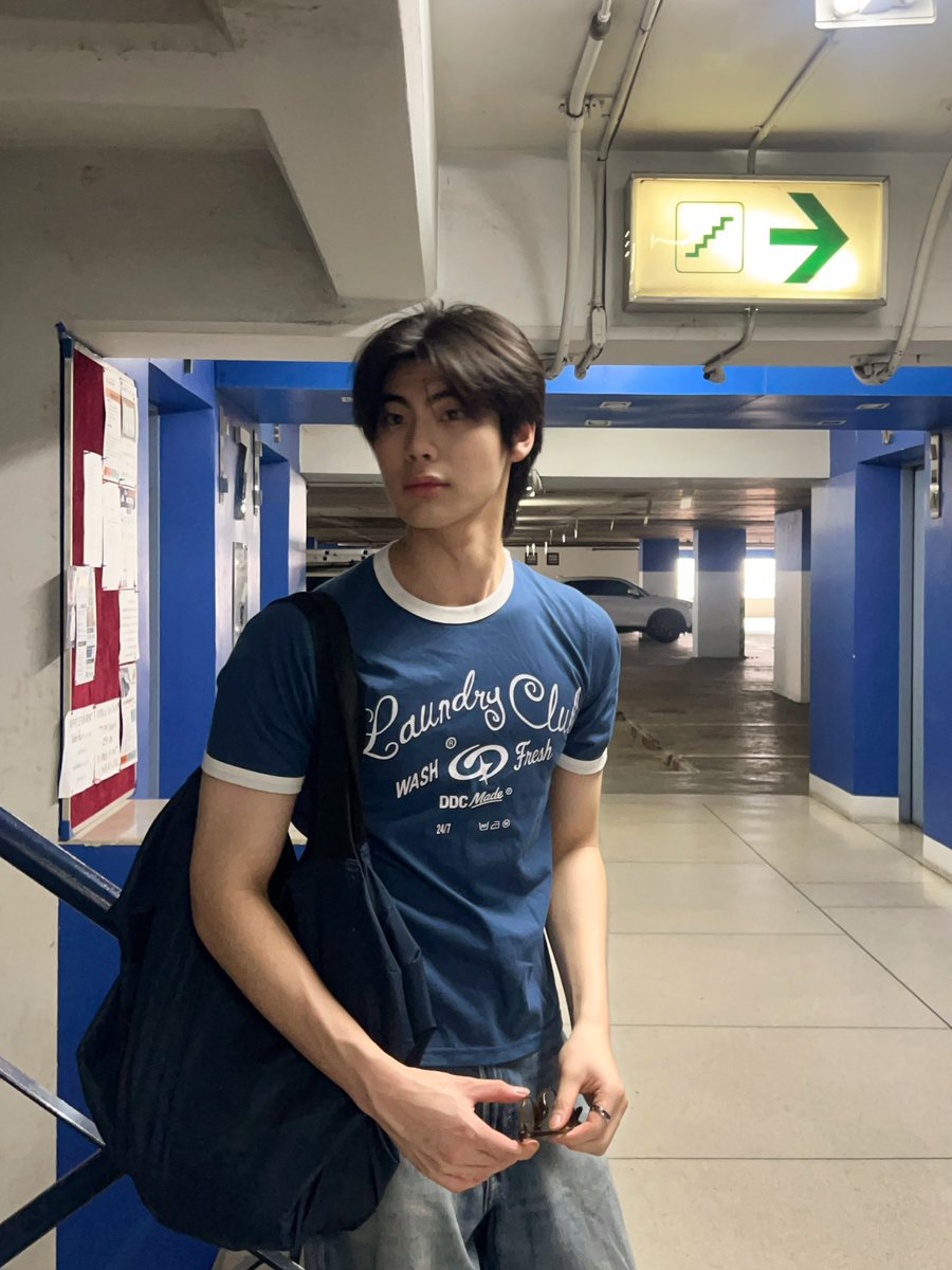 Preawctcpp's tweet photo. ใส่เสื้อน้ำเงินแล้วหล่อเหมือนที่เวฟเคยบอกจริง ๆ ด้วย📸🌟

#tthi_eks https://t.co/UiYxAgF8WN