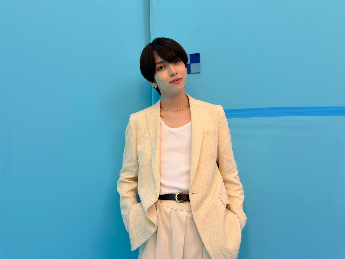 LuxOfficial's tweet photo. 撮影の合間も、​
王子様すぎるEIKIさん✨️​
​
#まぜラックス ［ オフショット06📸 ］ https://t.co/AdmN2sYAGF