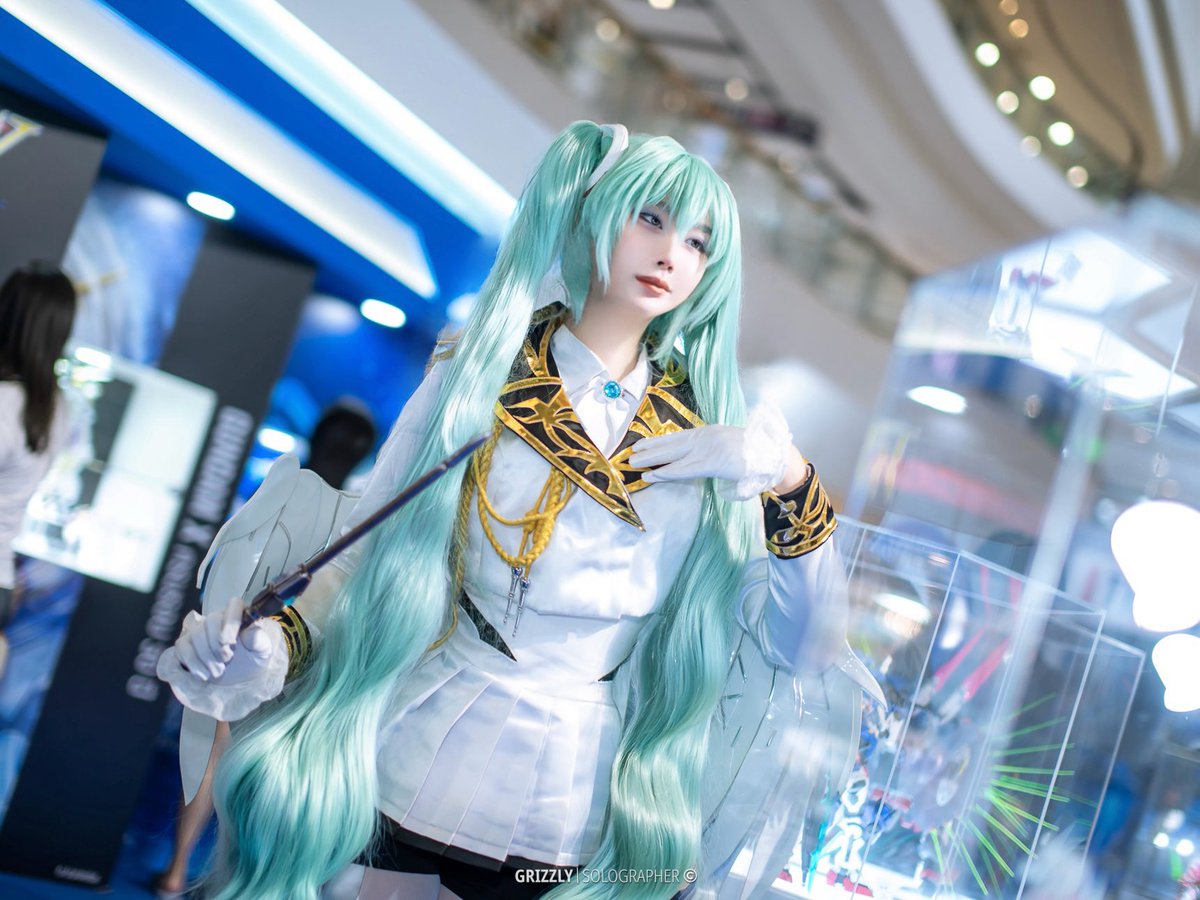 chali_pasta's tweet photo. ▼ コスプレ/cosplay

お誕生日おめでとう、初音ミク！
08/31 HAPPY BIRTHDAY, MIKU ! 🩵🪽

Lucrea Hatsune Miku x Wing Gundam EW / 初音ミク ※ @chali_pasta 
📸: @Grizzly_Hammer 

#初音ミク誕生祭2026
#初音ミク生誕祭2026 #Miku19th #初音ミクコスプレ #ChaliCosplay https://t.co/0jTEDuaJif