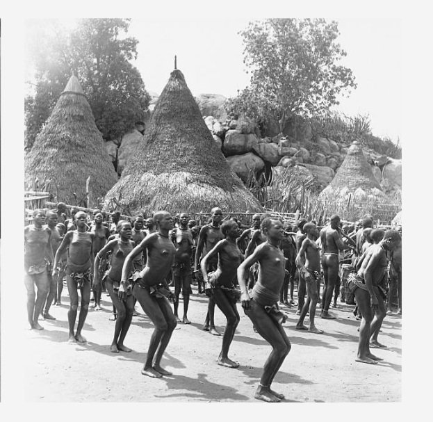 AChukwuche15183's tweet photo. Members of Lotuko people performing a traditional dance in a villages within the Lafit mountain of the Southern Sudan 19th century https://t.co/nYhOk6QU7Y