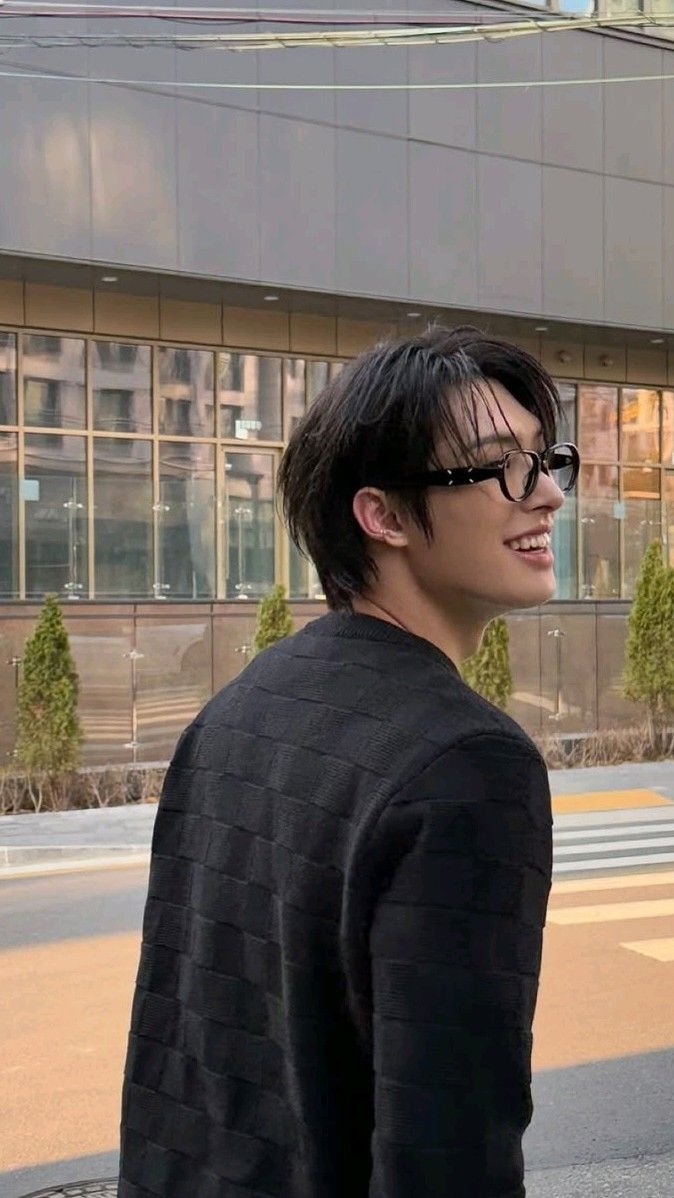 MingiIssue's tweet photo. @JyungIssue Side profile cekrek. https://t.co/paRvWALtBq