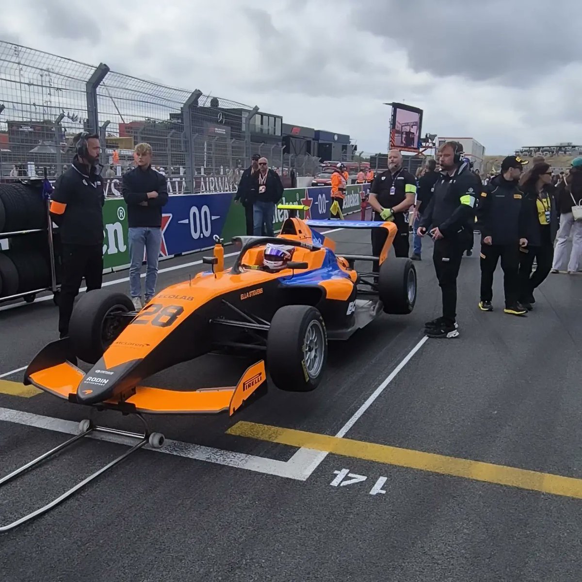 MercedezWezk1e's tweet photo. F1 Academy grid walk https://t.co/GuM3fCRBah