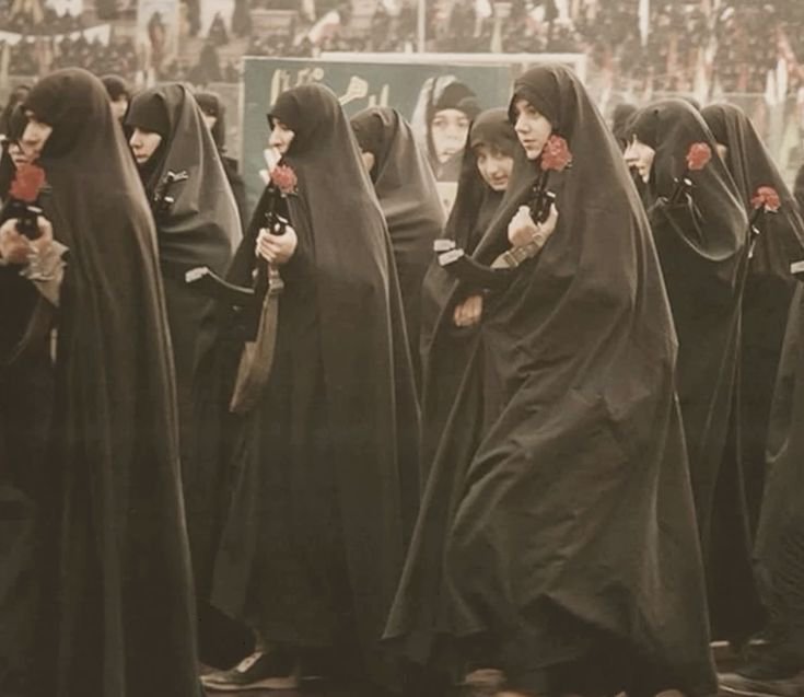 GDAlii111's tweet photo. Iran, brave woman, guardians of our isliamic revolution 🌹

1979 https://t.co/2iobsRIdcG