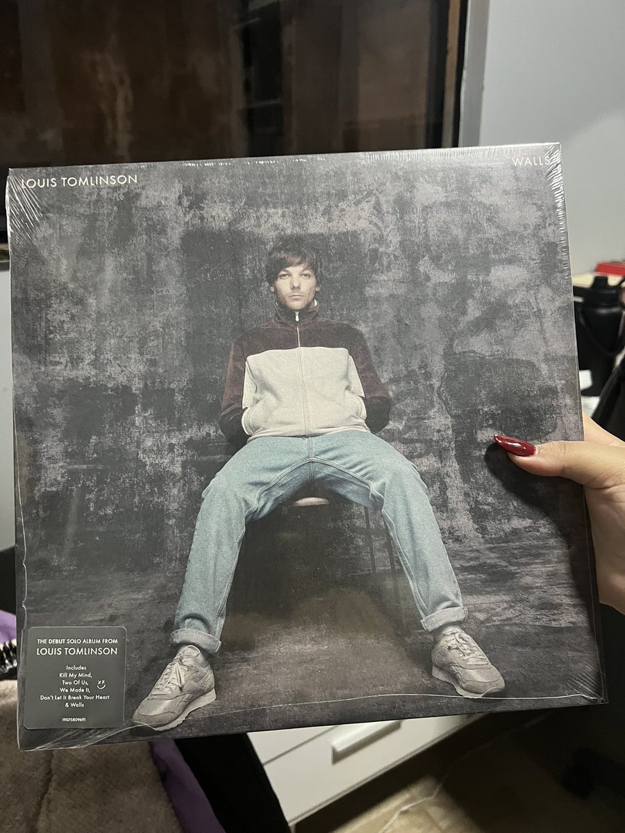 hswallxs's tweet photo. 🚨VENDO VINIL WALLS LOUIS TOMLINSON LACRADO

R$300 + frete (valor negociável) 

tags: louis tomlinson venda vendendo one direction walls vinil https://t.co/4vKNSSW3jO