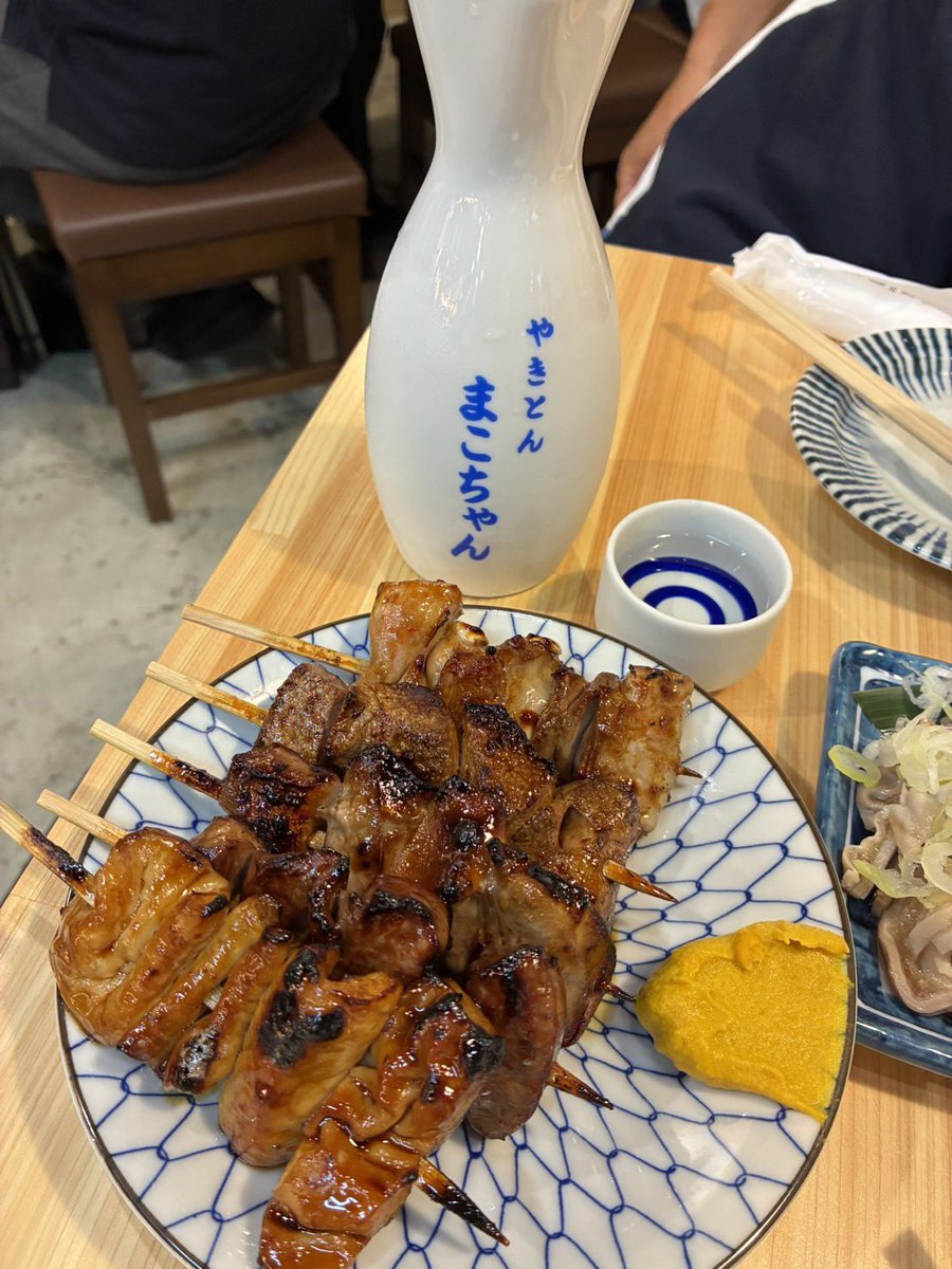 dome_ato's tweet photo. 8月は距離を踏むと決めて３年目、
自己最長の月間走行距離680km
今年は走りやすい日が多く頑張れました👍
さすがに疲れも感じるので来月からは無理せず怪我に気をつけてマイペースでマラソンシーズンに向かいます🏃‍♀️
久しぶりに子供達と椛屋さんに行けたし🍧美味しい焼きとんも満喫できた良き8月🍺😊 https://t.co/xAyS4leVbj