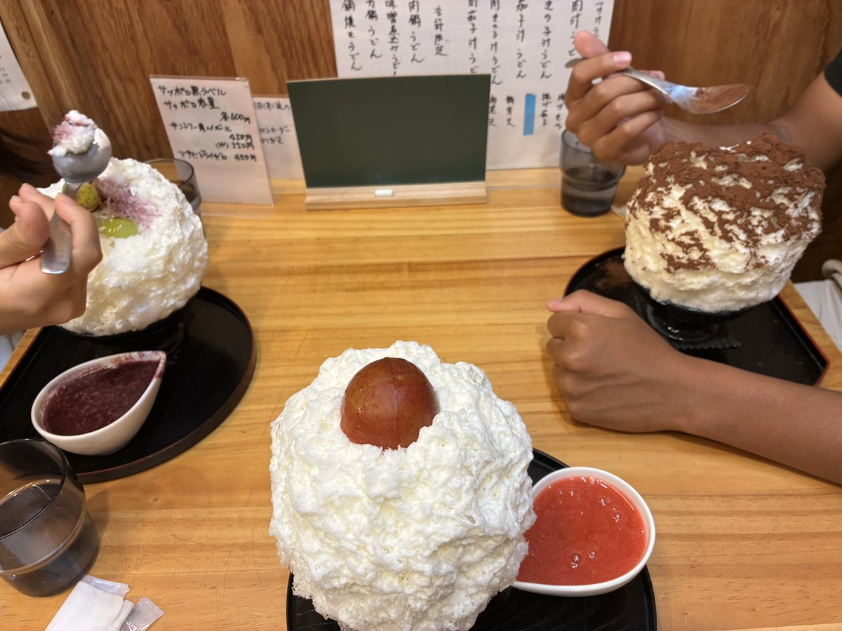 dome_ato's tweet photo. 8月は距離を踏むと決めて３年目、
自己最長の月間走行距離680km
今年は走りやすい日が多く頑張れました👍
さすがに疲れも感じるので来月からは無理せず怪我に気をつけてマイペースでマラソンシーズンに向かいます🏃‍♀️
久しぶりに子供達と椛屋さんに行けたし🍧美味しい焼きとんも満喫できた良き8月🍺😊 https://t.co/xAyS4leVbj
