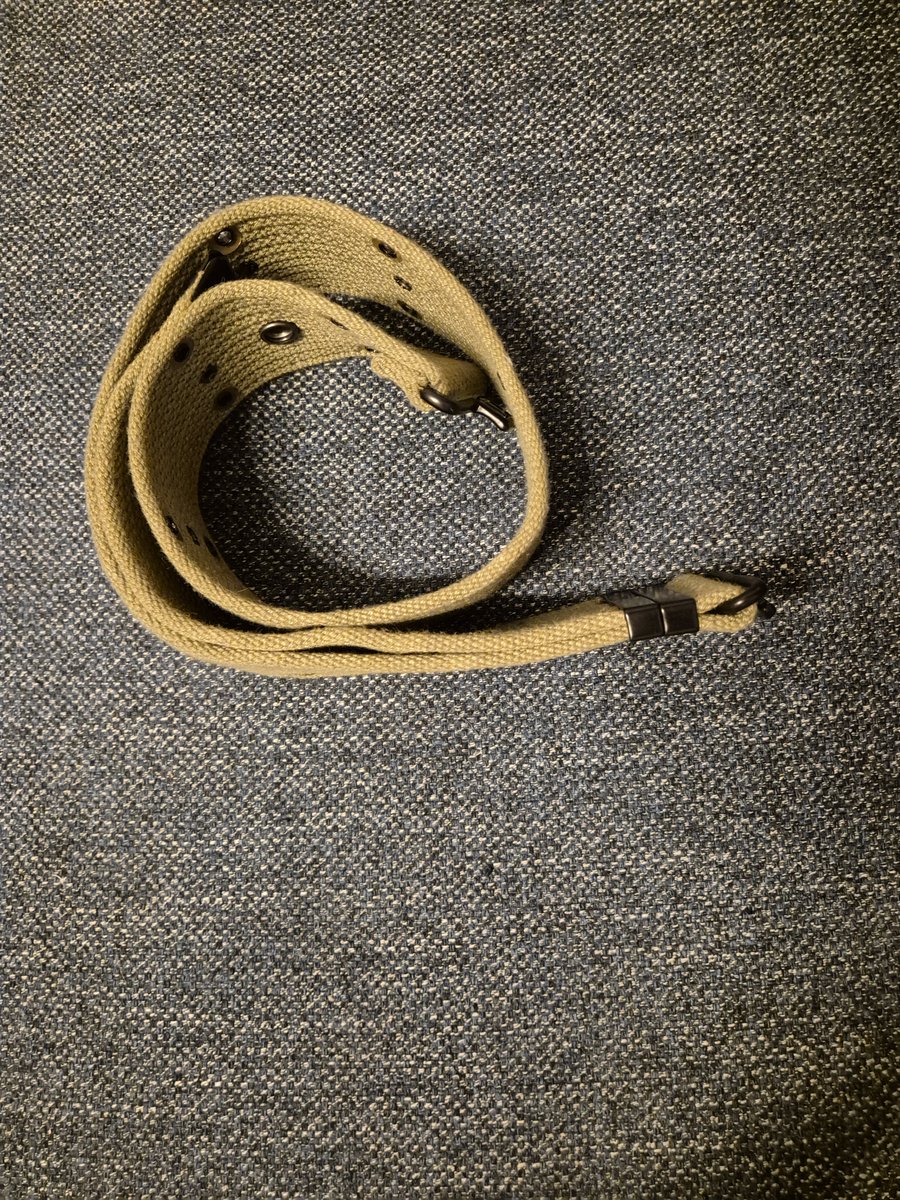 Jay82179250's tweet photo. Trying to larp as USMC in ww2.
first: gun belt M36 in OD Green colour. 
That's the replica of one made after 1942 (before 1942 adjustment loops were welded).
By using the loops, you can attach extra equipment.
#pacificwar #history #uniforms #uniformhistory #ww2 #reenactment https://t.co/lZ46GmHth3