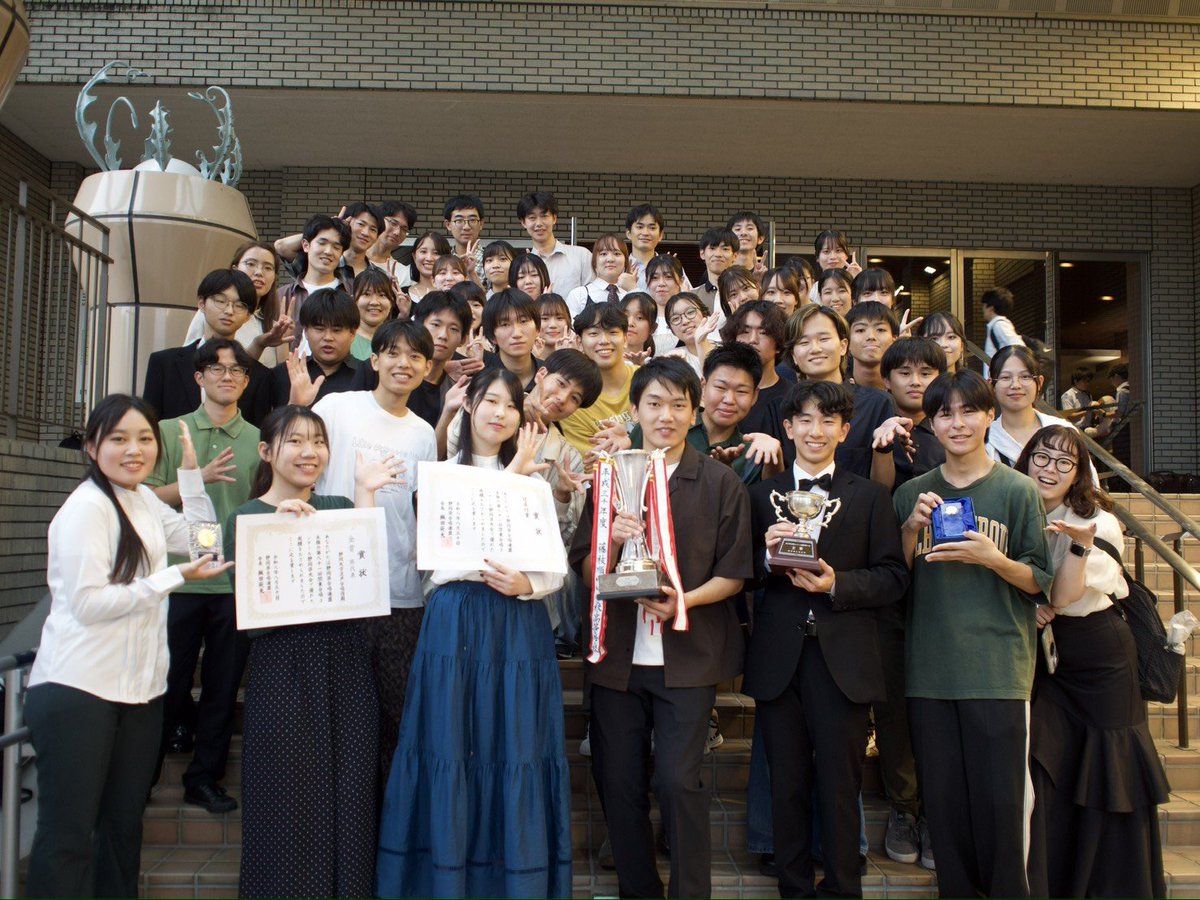 sumc2's tweet photo. 8/30に三島市民文化会館で行われた県大会に出場しました。

結果は金賞を頂き、関東大会への出場を決めることができました！！また、邦人作品の合唱曲について優れた演奏を行った団体に贈られる「辻正行賞」も頂くことができました!

関東大会までの約1カ月、団員一同精一杯練習に励んでいきます💪 https://t.co/Q0m5EPn9Nn