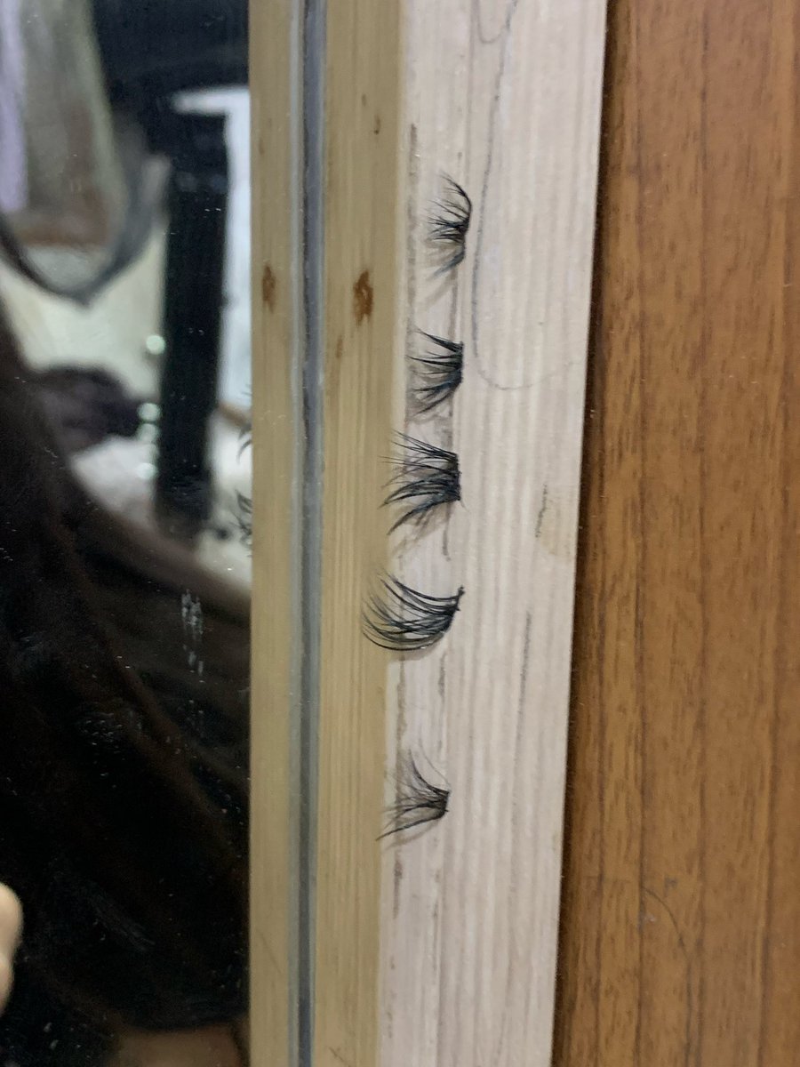 rayana0ldo's tweet photo. this eye lash cluster shit aint for me https://t.co/sbnEO4Yz8i