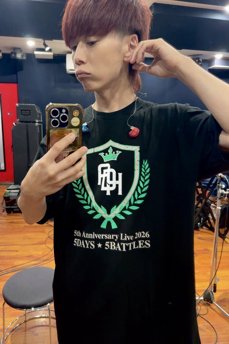 Satos_Cafe_Bar's tweet photo. 5周年5daysライブのグッズが続々仕上がってきた👕

ゲストバンドのロゴがズラッと並んでるの、めちゃくちゃ高まる…！
いよいよカウントダウンだね💣

#ADH5周年 
#ASHDAHERO https://t.co/9e2kxh02MQ