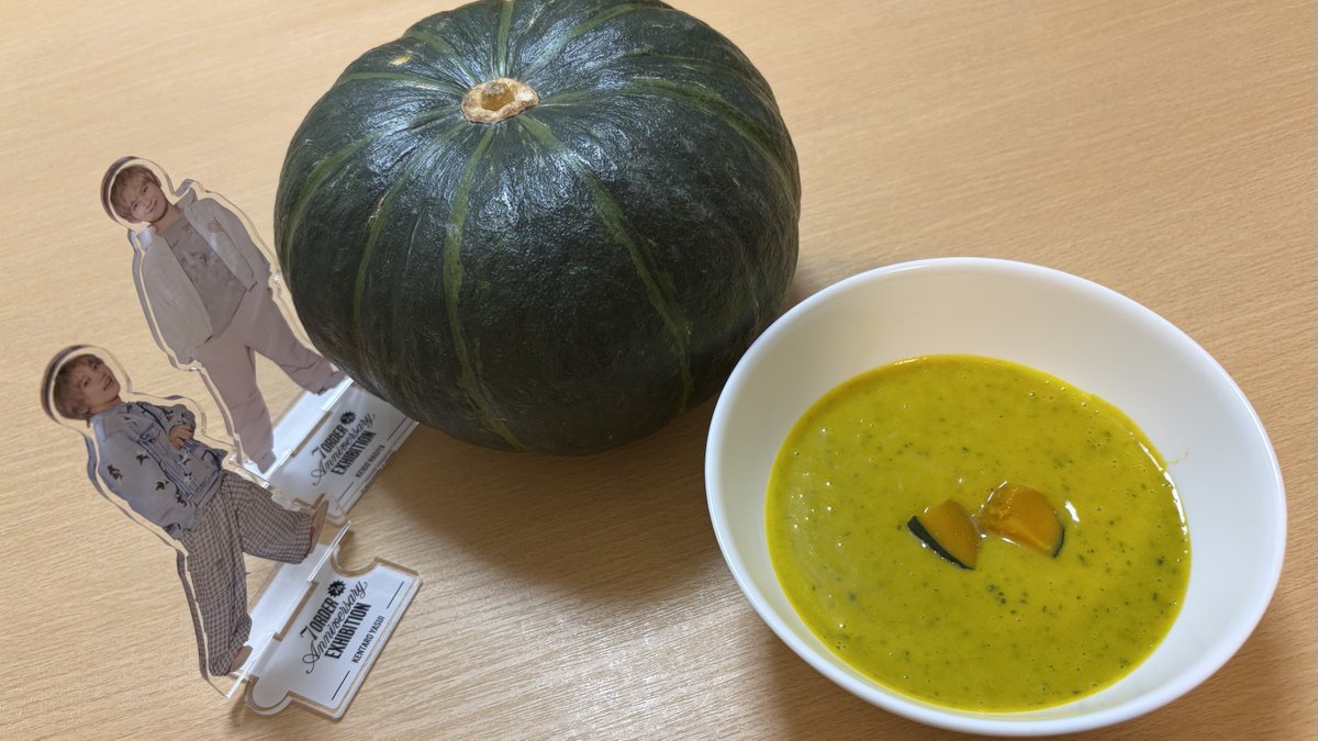 mamima_moon's tweet photo. わたなべ農縁さんのブラックのジョー🎃
皮までミキサーにかけてポタージュスープにしました🎃本当に甘くて美味しい！
結び農縁最終回で萩安がお手伝いしていた畑で実ったカボチャと思うと感慨深いです🥹愛情たっぷり美味しいカボチャをありがとうございました💕 https://t.co/oIwLMVtqxz