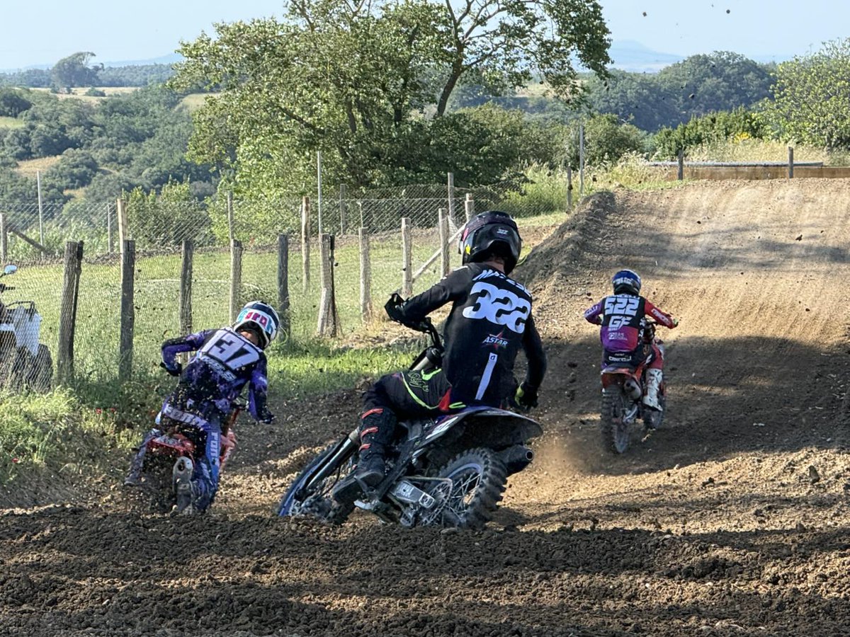 MichellKeroxze's tweet photo. The track is the same. The lines to choose are endless. Everyone searches for their own trajectory, but we all share the same passion. https://t.co/RhSBG2ftDt