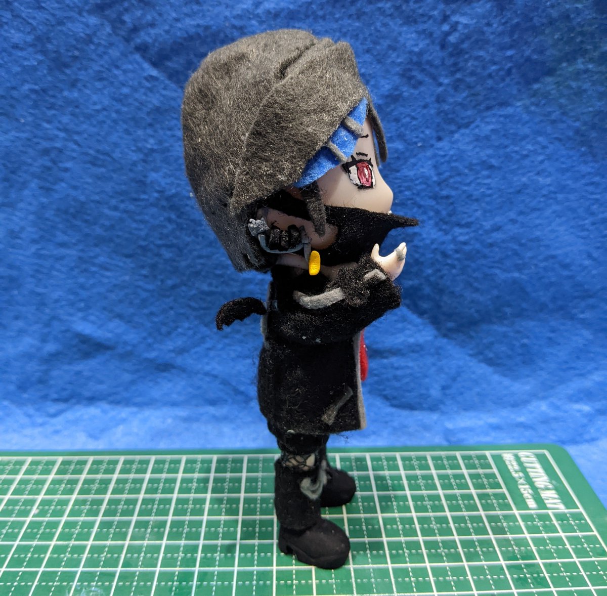v78479's tweet photo. 「夜月りつさんのヴァンパイアver」を作りました！
MVでは横顔のみだったので、反面は勘で作ってます。ディフォルメして作ったのですが、パーツが小さすぎて物理的な制約が凄かったです…。でも顔は結構頑張りました！
動画のURLです↓
https://t.co/sCUNN5P1T8

#よづき美術館 #ヴァンパイア https://t.co/tiPXTkdNwR