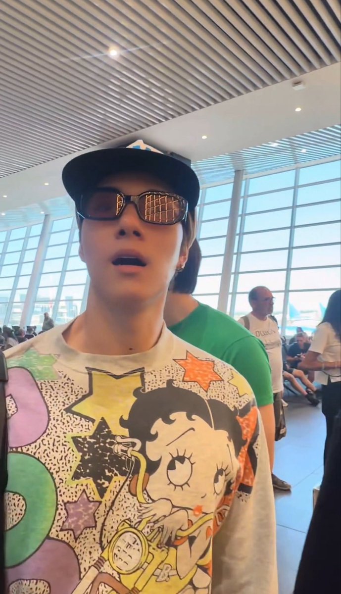 littlenuaa's tweet photo. เสื้อเขียวไม่ประสงค์ออกสื่อมาก แต่มาคุม100% https://t.co/QuaJGtorfp