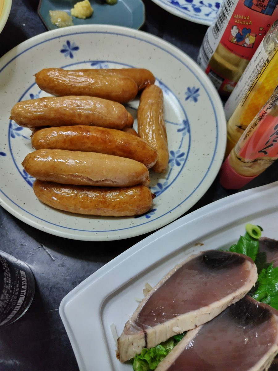 snlove1029's tweet photo. 今シーズン最後の暑気払い。まあただの飲み会なんだけど。今日のつまみはソーセージとかカツオのたたきとか麻婆春雨とか。 https://t.co/D4vUBirPYM