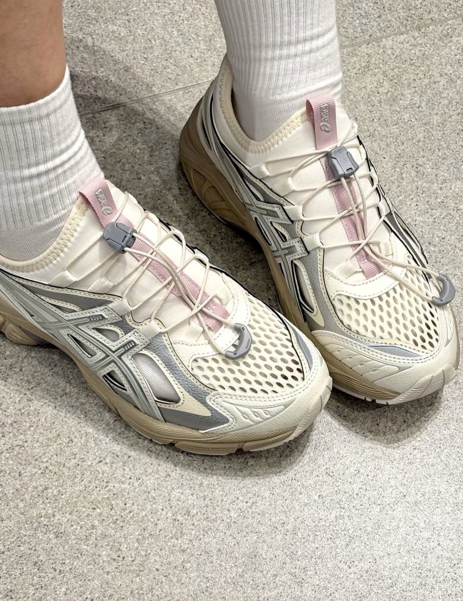 aftertaste_me's tweet photo. asics gt-2160 breeze cream pure silver ⛅️🎀 ྀི
* 🛒 คู่นี้มาลดเหลือ 2,690฿ ส่งฟรีทุกไซซ์เลยค่า 👐🏻
☆ มี 41.5-44 eu (26-28 cm) 📧 ไซซ์อื่นของหมดน้า
☆ สินค้ารอพรีนะคะ สนใจสอบถาม/สั่งซื้อทาง dm 🧚🏻 https://t.co/WxbCcnwbNu