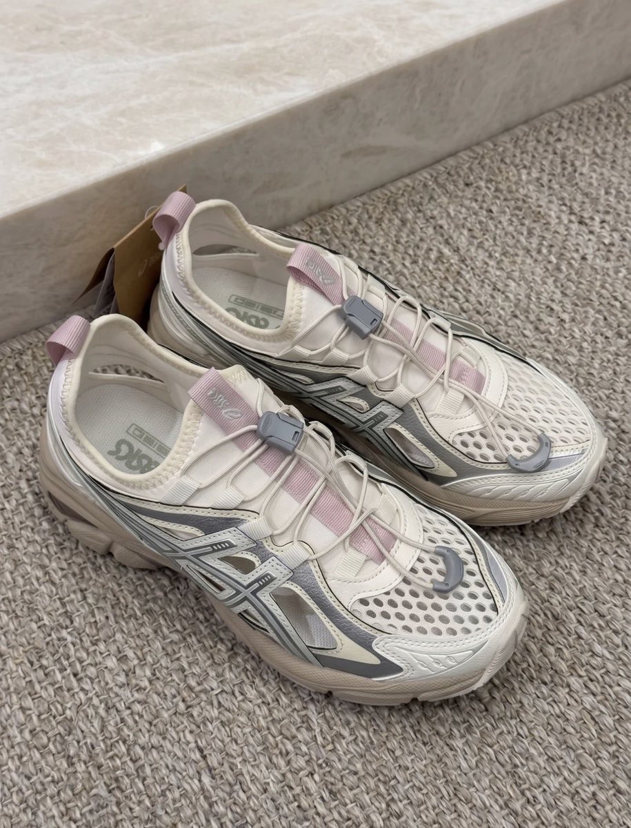 aftertaste_me's tweet photo. asics gt-2160 breeze cream pure silver ⛅️🎀 ྀི
* 🛒 คู่นี้มาลดเหลือ 2,690฿ ส่งฟรีทุกไซซ์เลยค่า 👐🏻
☆ มี 41.5-44 eu (26-28 cm) 📧 ไซซ์อื่นของหมดน้า
☆ สินค้ารอพรีนะคะ สนใจสอบถาม/สั่งซื้อทาง dm 🧚🏻 https://t.co/WxbCcnwbNu