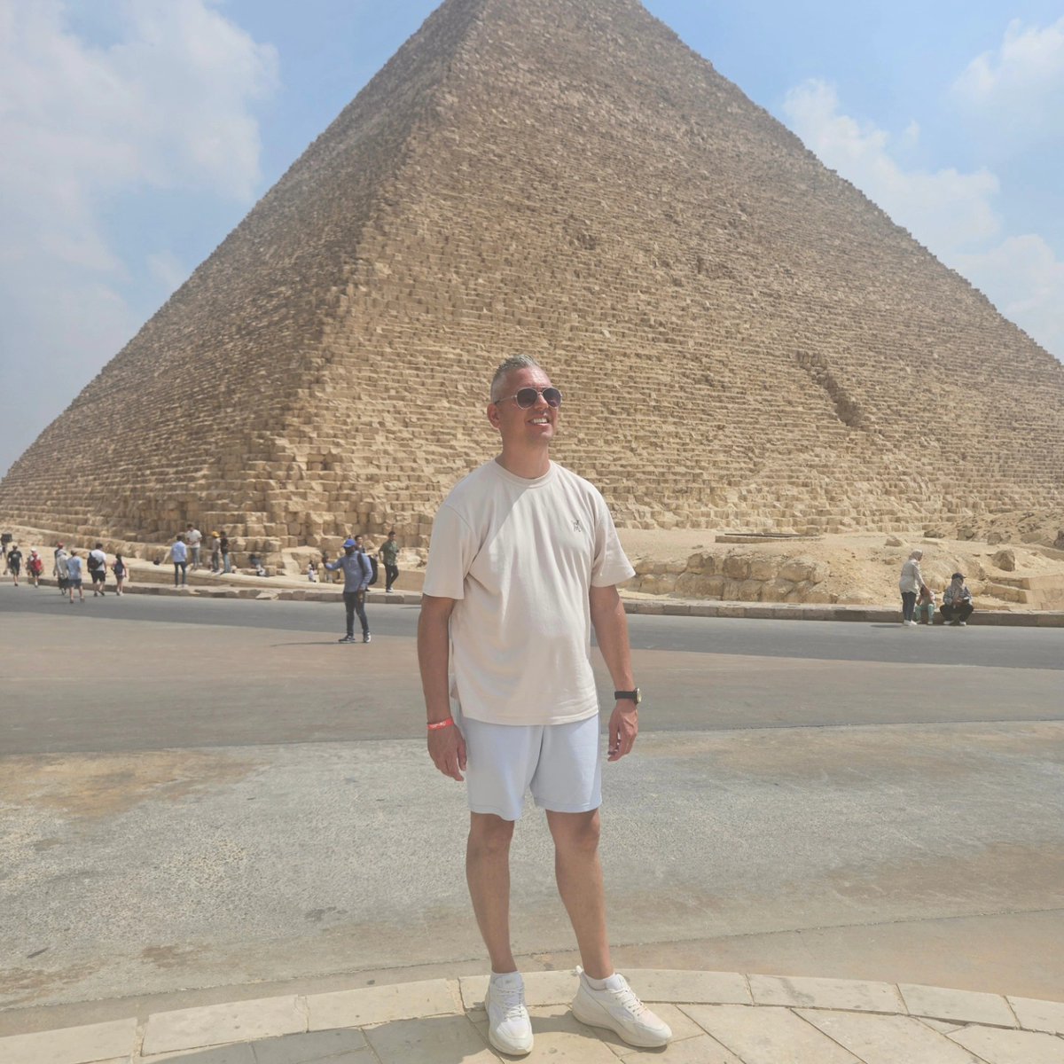 RonTolomeo's tweet photo. What a wonderful day in Cairo, highlighted by the Pyramids of Giza, one of the Seven Wonders of the World, and of course the Sphinx. Many thanks to Dutch Hurghada Travel for organizing this trip and unforgettable day. https://t.co/3z4l9NNXIx