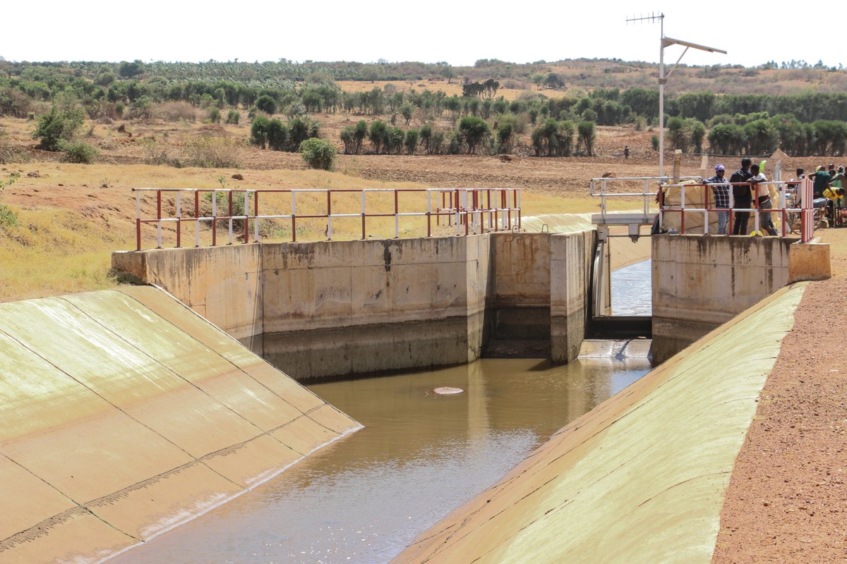 AgriGabiro's tweet photo. Today, the Canal cleaning and testing continues on Canal Pools 3A and 3B, covering 5,532 metres. This ongoing work is part of the effort to ensure efficient and reliable water distribution across the Hub.
#GAH #Netafim #Irrigation #WaterManagement https://t.co/7TATuTJdF4