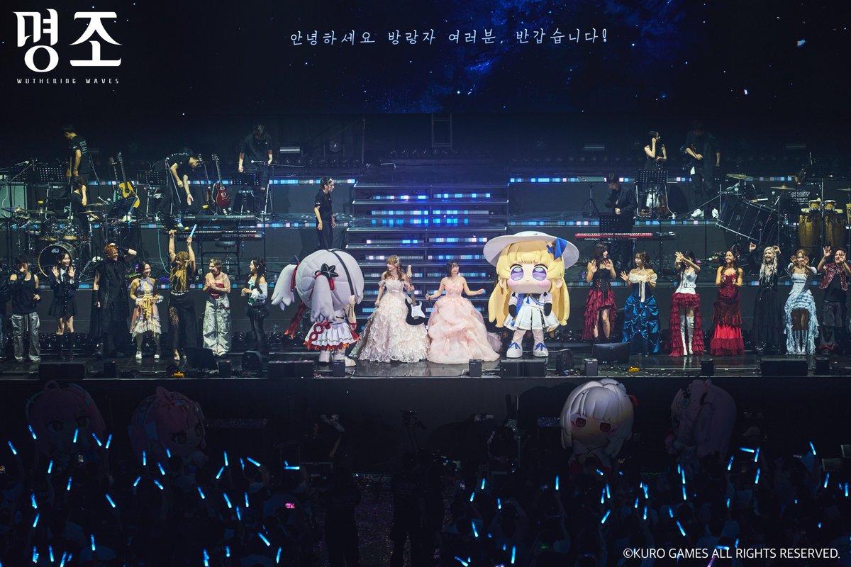 WW_KR_Official's tweet photo. ✨ 『명조:���더링 웨이브』 월드 투어 「To the New World」 서울 콘서트 스케치 사진 제1탄!

방랑자 여러분과 함께한 서울 콘서트의 가슴 뛰는 순간들!
무대를 가득 채운 음악과 함성, 그리고 반짝이는 응원봉의 물결까지—
「To the New World」 서울, 그 뜨거운 현장을 사진으로 확인해 보세요~

서울 콘서트의 설렘과 감동이 여러분의 마음속에 오래도록 남기를 바라며,
함께 무대를 빛내 주신 모든 방랑자 여러분께 진심으로 감사드립니다!

▶더 많은 현장 사진 보러가기: https://t.co/VAQGv2CYXJ

#명조 #명조워더링웨이브 #명조2026월드투어 #WuWa2026WorldTour #TotheNewWorld