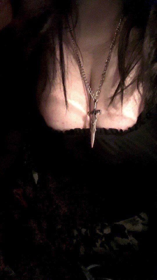 mimikyuzz__'s tweet photo. zombie ´ཀ` | #moothunt〃・ 

⛧ She/Her
⛧ 21
⛧ Mexican/Italian
⛧ Games: Rivals, fort, ow, val, arkham, and roblox
⛧ Car, sports, kpop, rock, and anime lover 
⛧ DNI: Minors/Nsfw

♡ ╱ ↺ 2 be moots <3

#kpoptwt #rivalstwt https://t.co/Dqpnz4wtfC