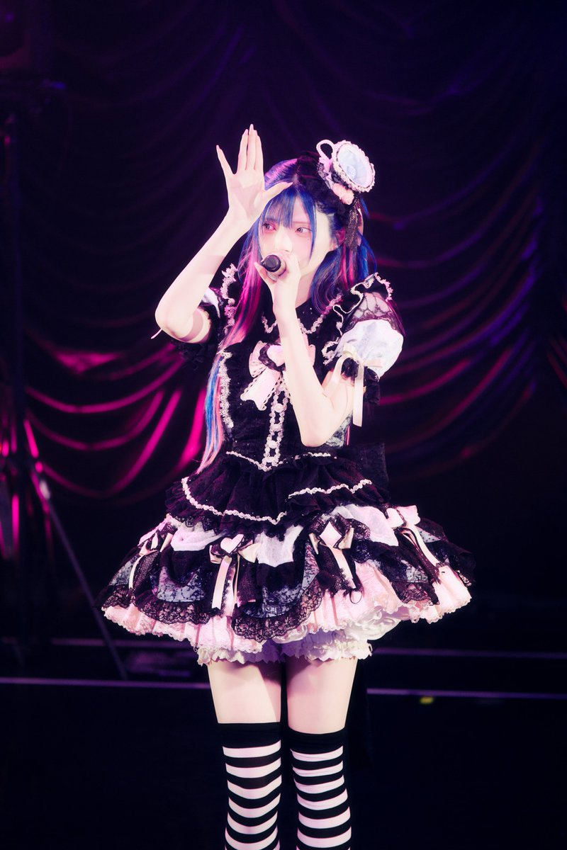 yoru_manaka's tweet photo. 実在する偶像  ₊ ˚ ✩ ｡˚ ˚☽
💙柊真ミフユ https://t.co/Bw1H9Gtk3g