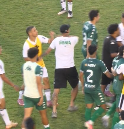 joaocrsn's tweet photo. Inacreditável o que as 3 maiores desgraças do ano causaram. Espero que o Gama não seja punido por essas imundices.

Lucas de Paula, Daniel Guerreiro e a baleia rabiscada do Luan não podem mais nem se imaginar vestindo a camisa do Gama. https://t.co/jY65vUYiqG