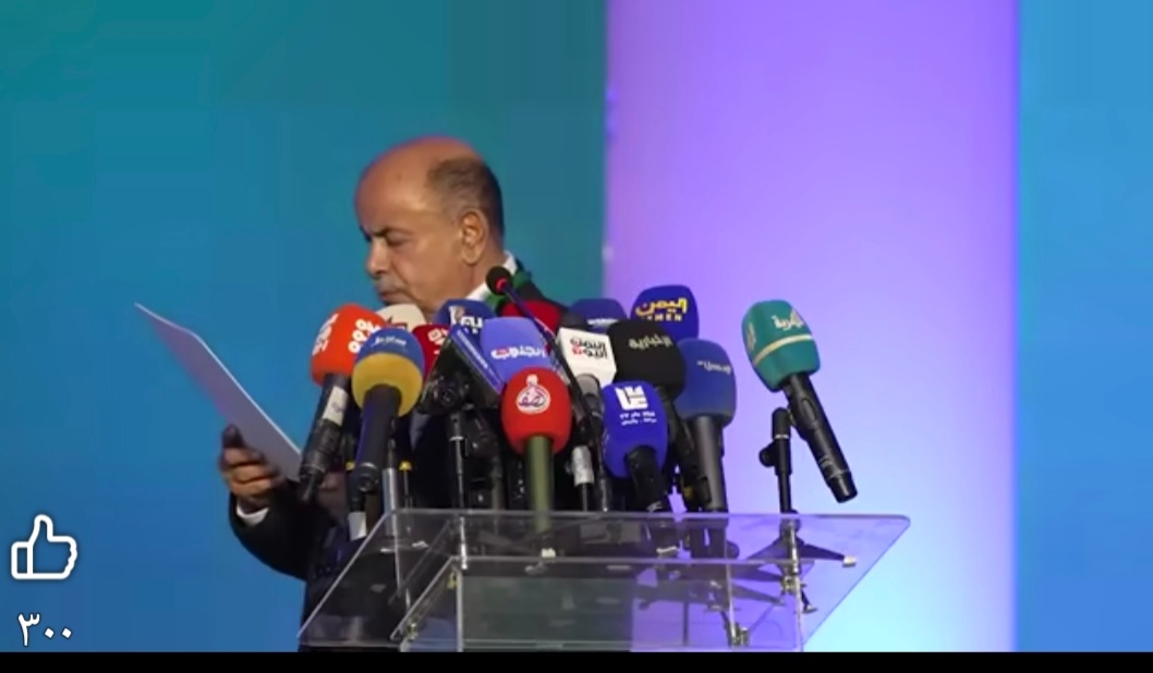 binaboeed's tweet photo. .
انتهينا من يوم التنسيقي ولاحد استشار احد من الحضور اسمع وصفق واستلم مخصصك وتوكل على الله 
والتغيير قادم ولو دامت لغيرك ماوصلت اليك رسالة للجميع
سالم الخنبشي عضو المجلس الرئاسي 
احمد علي الخنبشي يتعامل مع المسؤولين والمواطنيين وكانه محافظ 
#الوزيري https://t.co/yLY38jqu6E