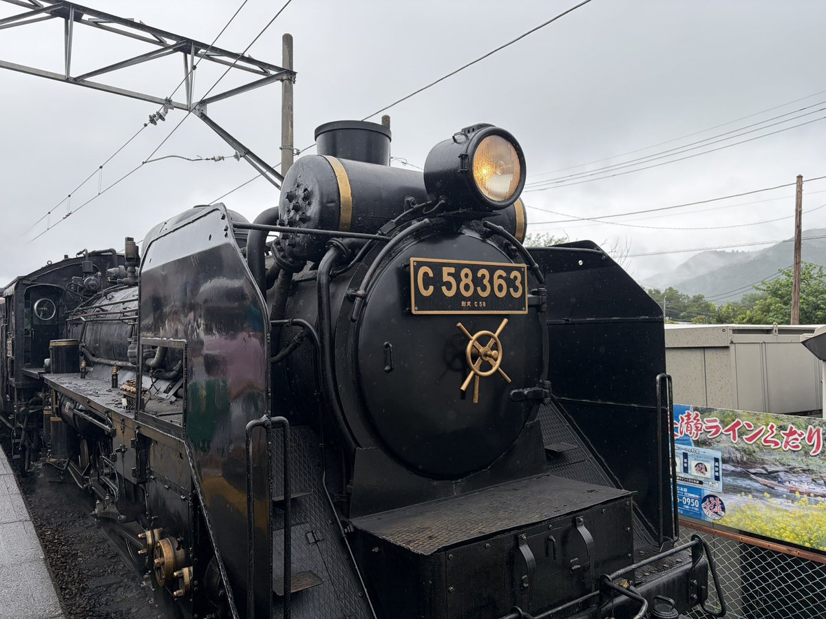 novel_orange's tweet photo. この夏はかっちょいいSLに乗ったり、とびきり美味しいうなぎを食べたり、スペクタクルな演劇を観たり、日本の夏のイデアみたいな土地で囲炉裏を囲んだりしていました。とても楽しい夏です🌟 https://t.co/k1e54c6Kz4