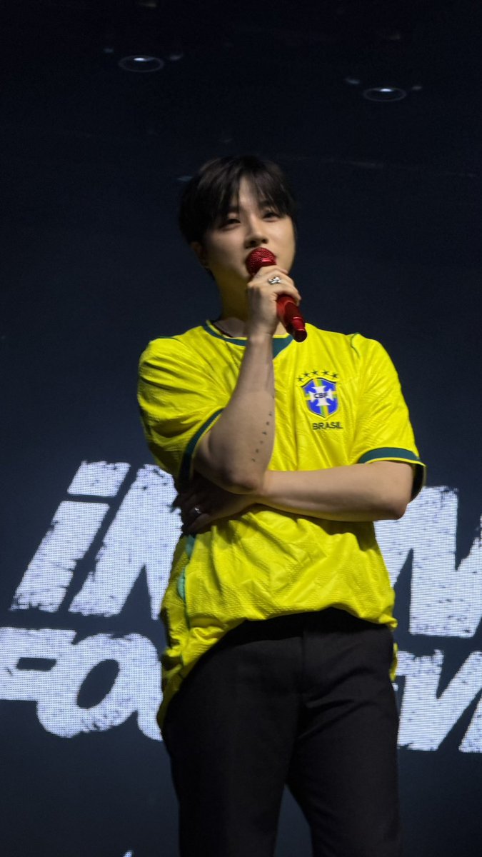 sammytrbl's tweet photo. Yellow looks so good on you guys 

🇧🇷🇧🇷🇧🇷🇧🇷🇧🇷🇧🇷 

#iKONinBrasil #iKON_FOUREVERTOUR
#iKON_FOUREVERTOUR_Brasil https://t.co/4bs4fDEACB